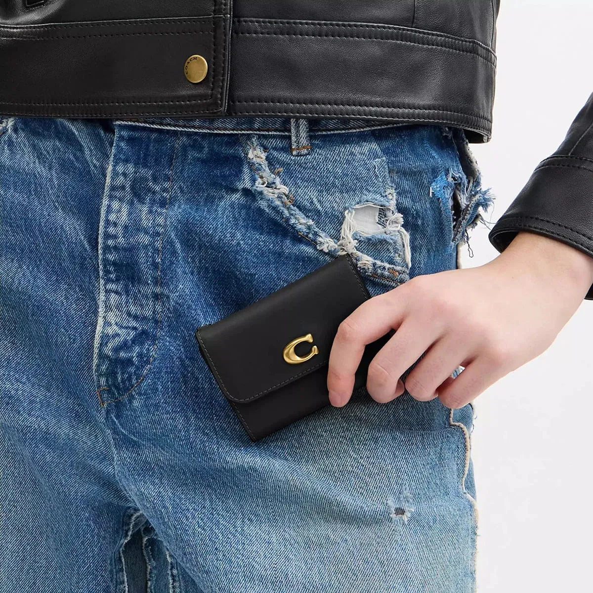 COACH Women’s Refined Leather Snap Wallet with Detachable Card Case CZ111