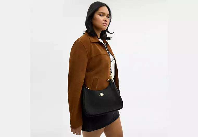 Coach Women's Shoulder Bag, Black (CV935)