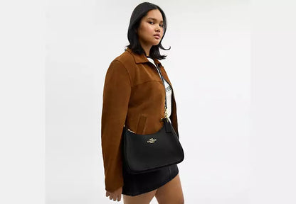 Coach Women's Shoulder Bag, Black (CV935)