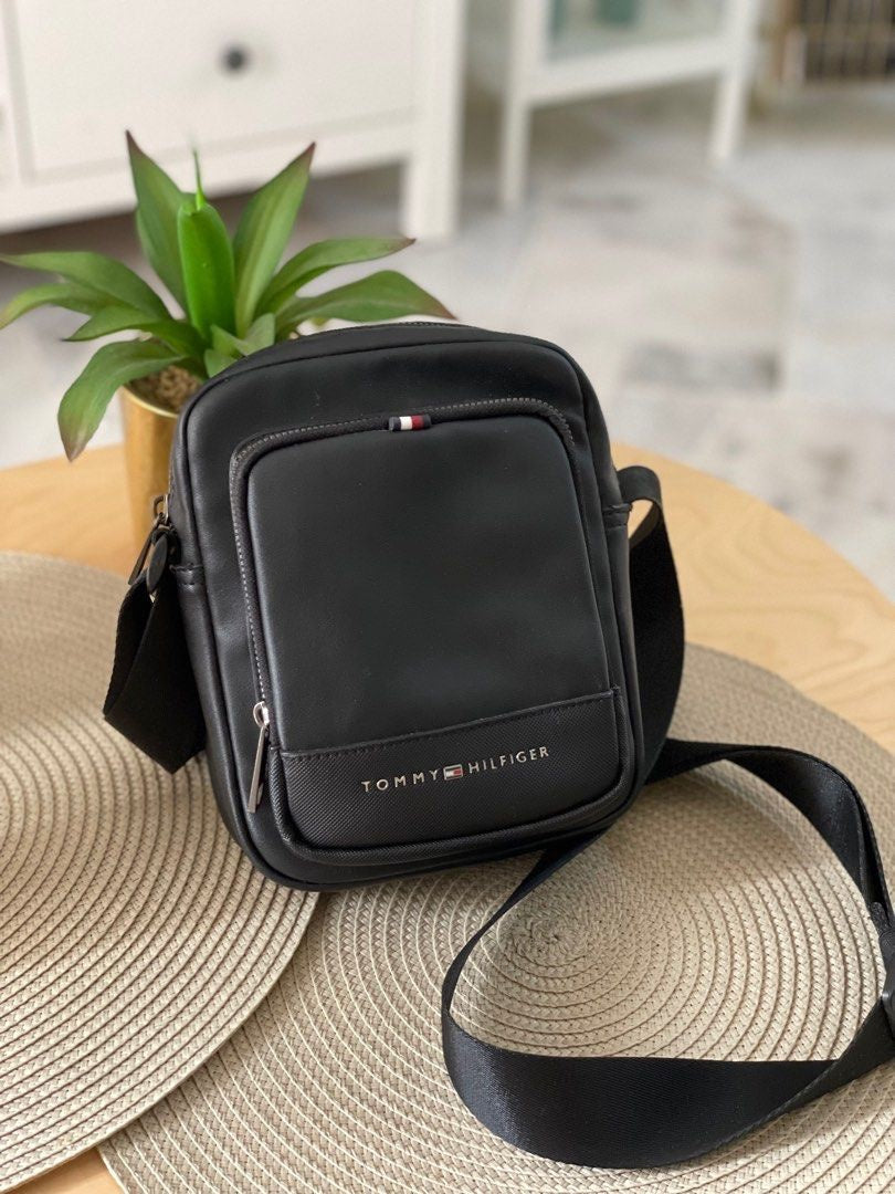 Tommy Hilfiger men's crossbody bag in black