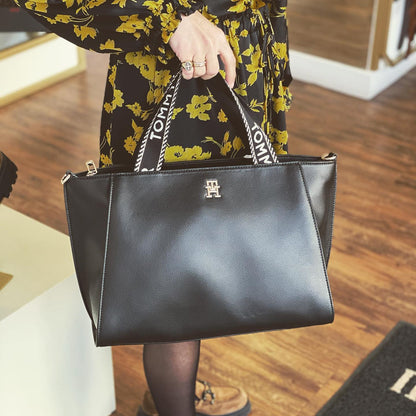 Tommy Hilfiger Black Women Handbags Aw0Aw14469 Bds